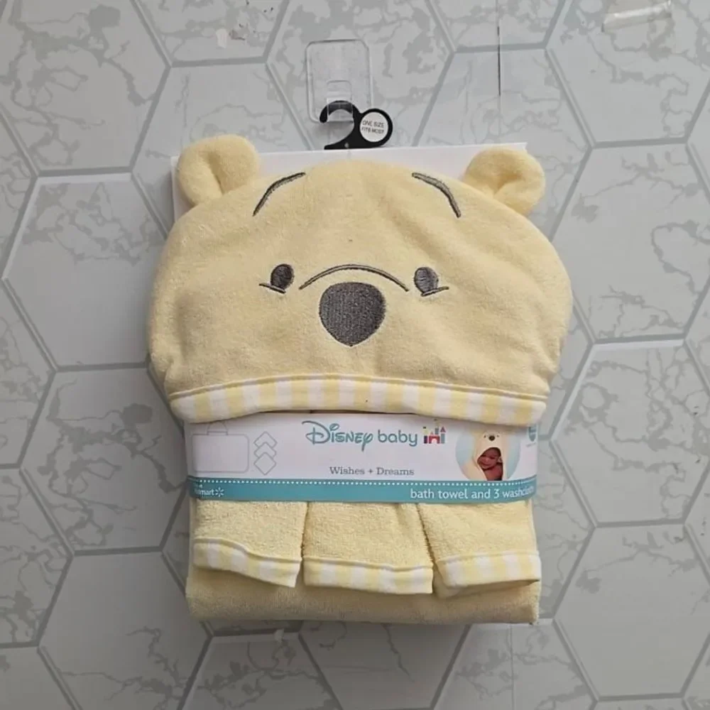 New Disney Winnie the Pooh Hooded Towel and 3 Washcloths Gift Set